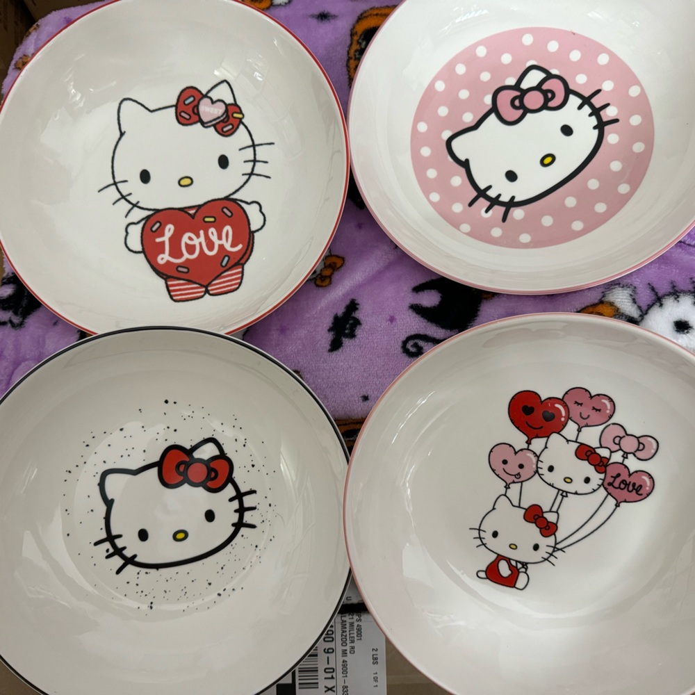 Hello Kitty plate bundle